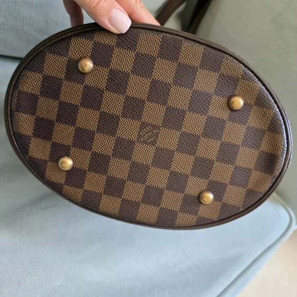 LOUIS VUITTON • MARAIS DAMIER EBENE BUCKET BAG - Picture 4 of 10